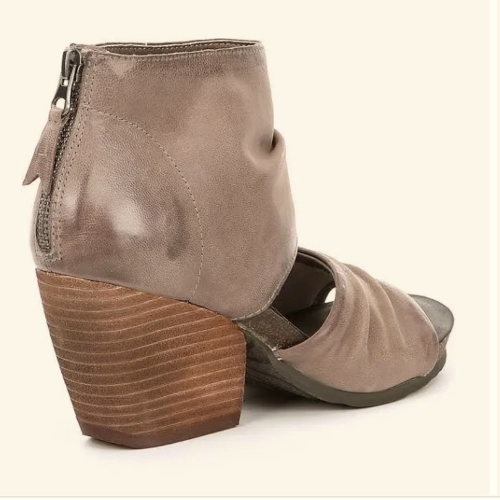 OTBT shoes NWOT. Made for comfort. Leather, well made. Good traction - Picture 3 of 13